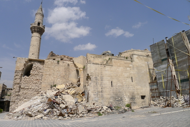 alep Al-Sahaba mosque in Aleppo Old City, with sniper defences(MEE&Tom Westcott)_0